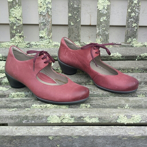 ecco sculptured lace